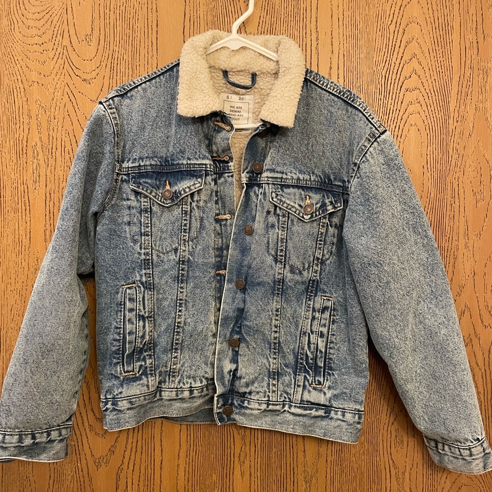 Pull&Bear sherpa lined denim jacket, light blue denim, size European small
